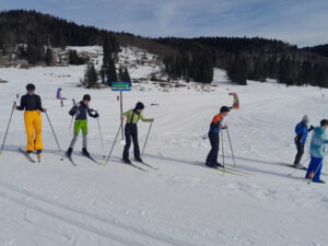 Gli alunni a Campomulo, sull’Altopiano di Asiago praticano lo sci di fondo